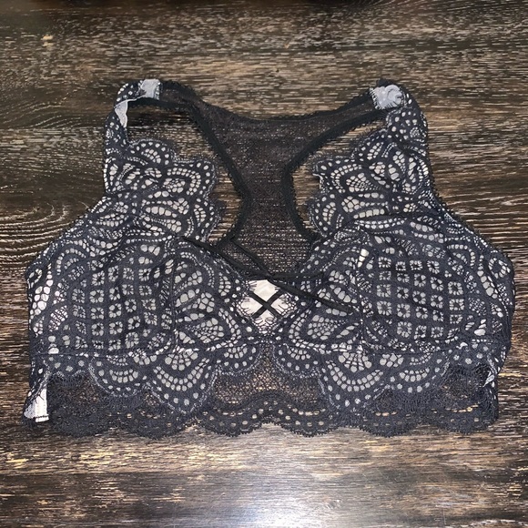 Allover lace black and nude VS Bralette - Picture 2 of 3